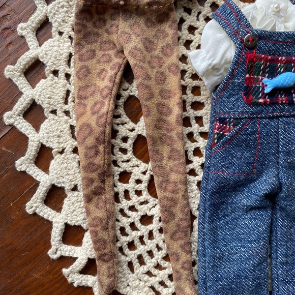 Blythe Doll Clothing Set and Accessories EUC - Picture 6 of 15